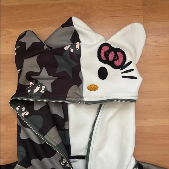 Hello Kitty Camouflage Hoodie - Picture 4 of 5